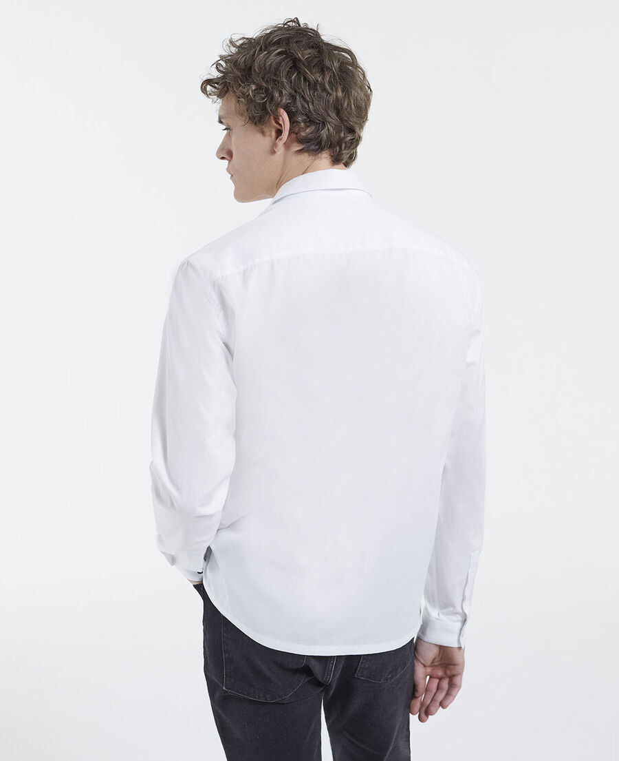 camisa blanca de algodón bolsillo de parche