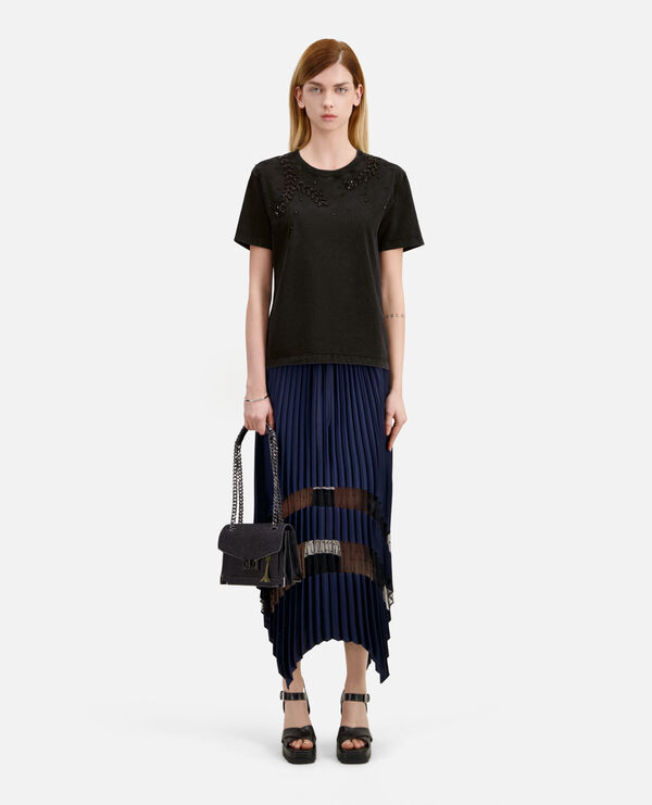 black t-shirt with bijou embroidery