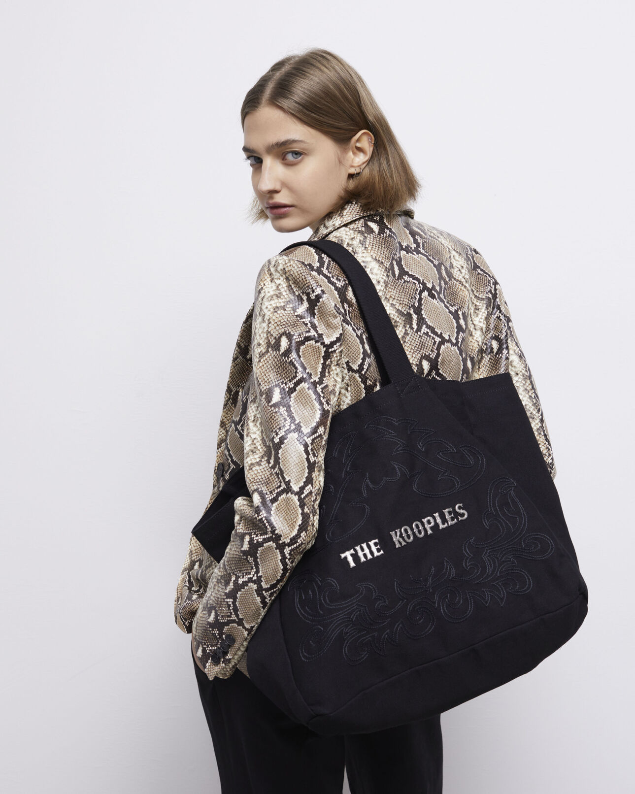 The Kooples FEMME BLACK grand sac cabas noir avec broderies et logo