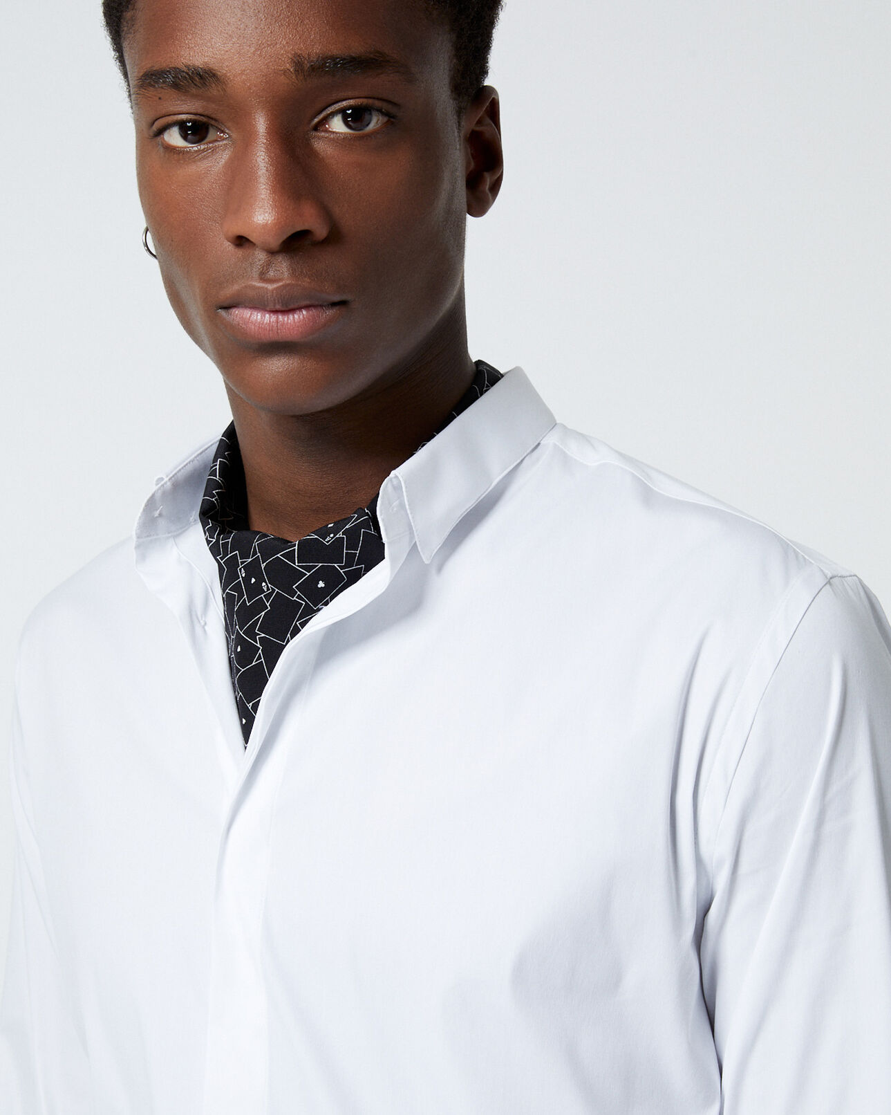 The Kooples HERREN WHITE weißes baumwollhemd mit seidenschal