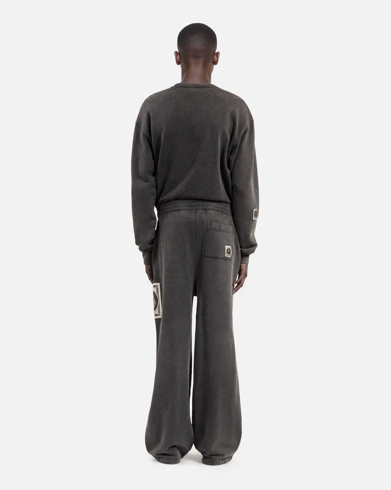 The Kooples HOMME BLACK WASHED bas de jogging droit avec patchs noir
