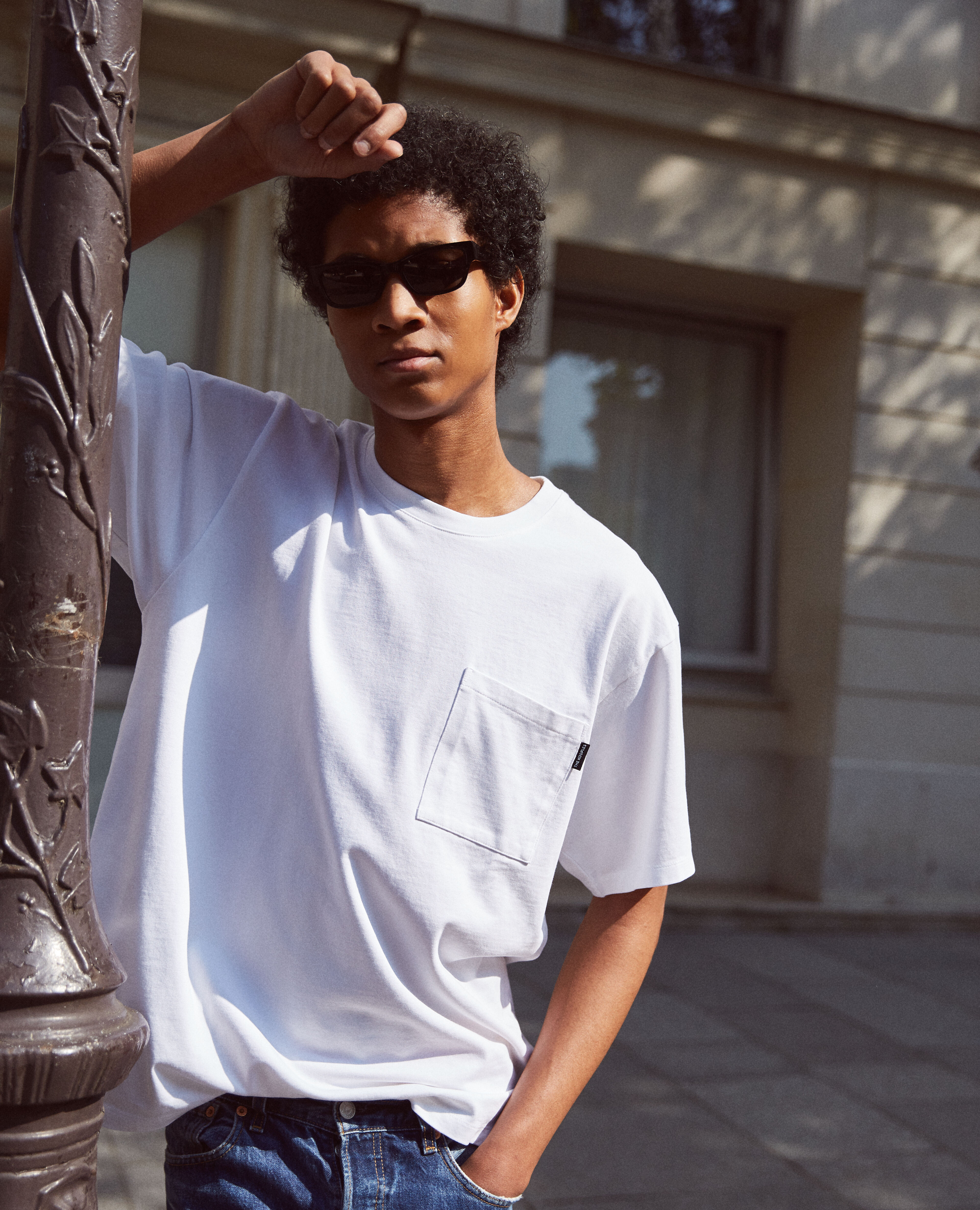 Camiseta blanca de algod n bolsillo parche The Kooples