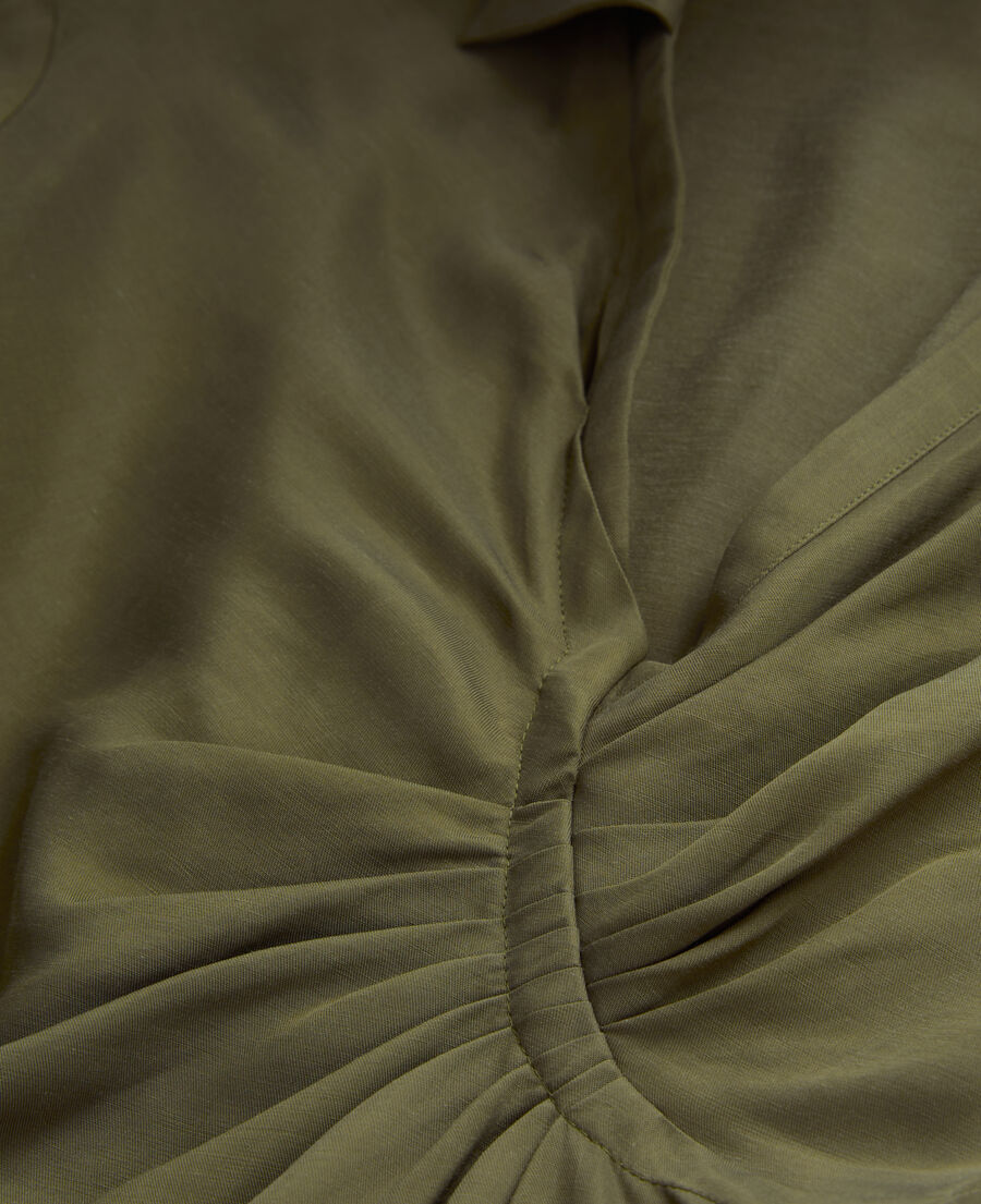 khakifarbenes kurzes kleid mit drapierung