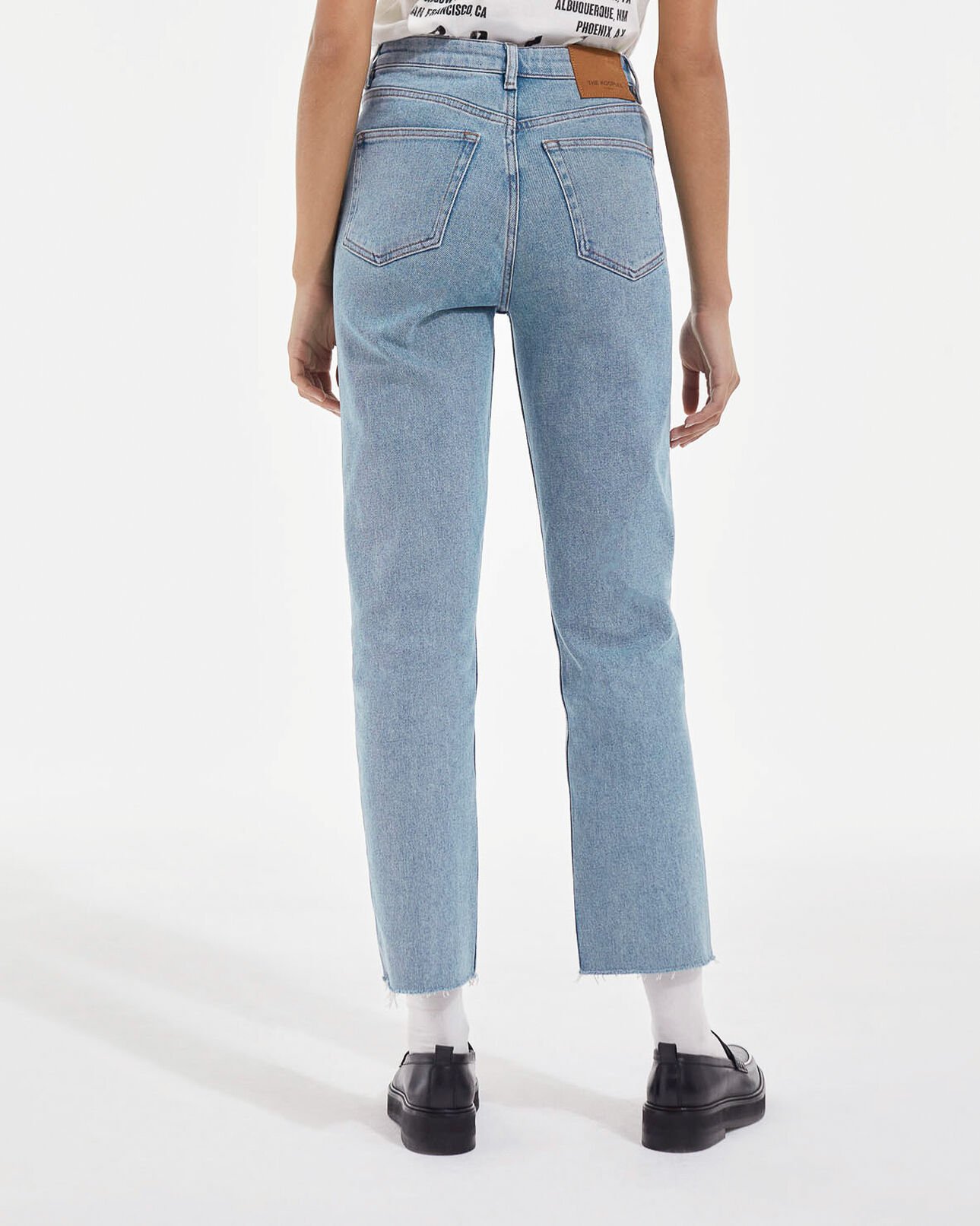 The Kooples FEMME BLUE WASHED jean bleu délavé à détails destroy