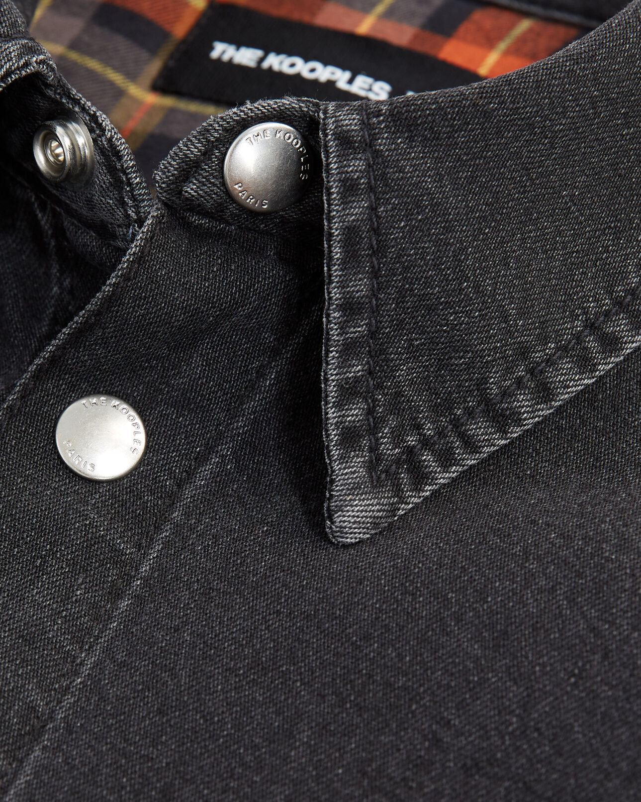 The Kooples HOMME BLACK WASHED chemise jean noir à doublure carreaux