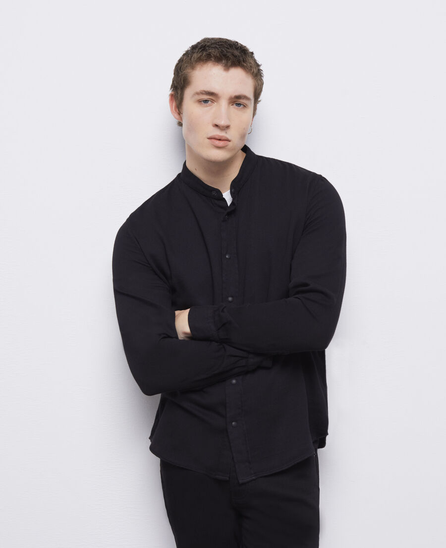 casual black shirt