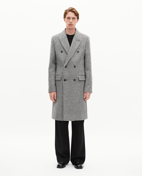 Langer, schwarz-weißer Wollmantel im Hahnentrittmuster