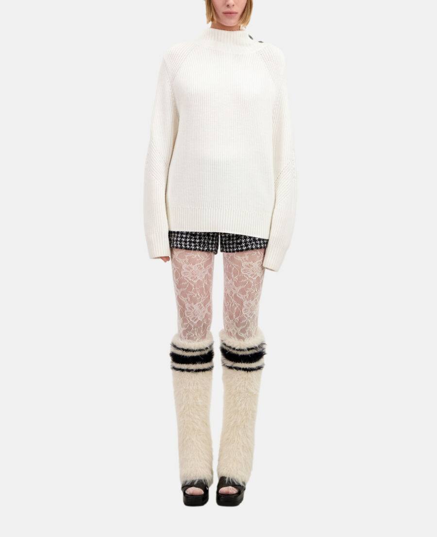 ecrufarbener pullover aus wolle