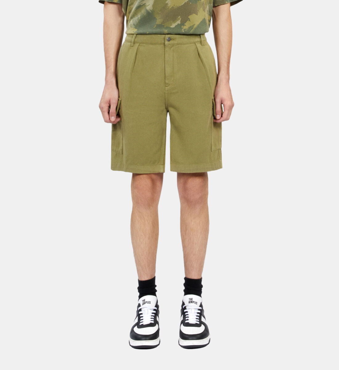 Khaki cotton and linen cargo shorts