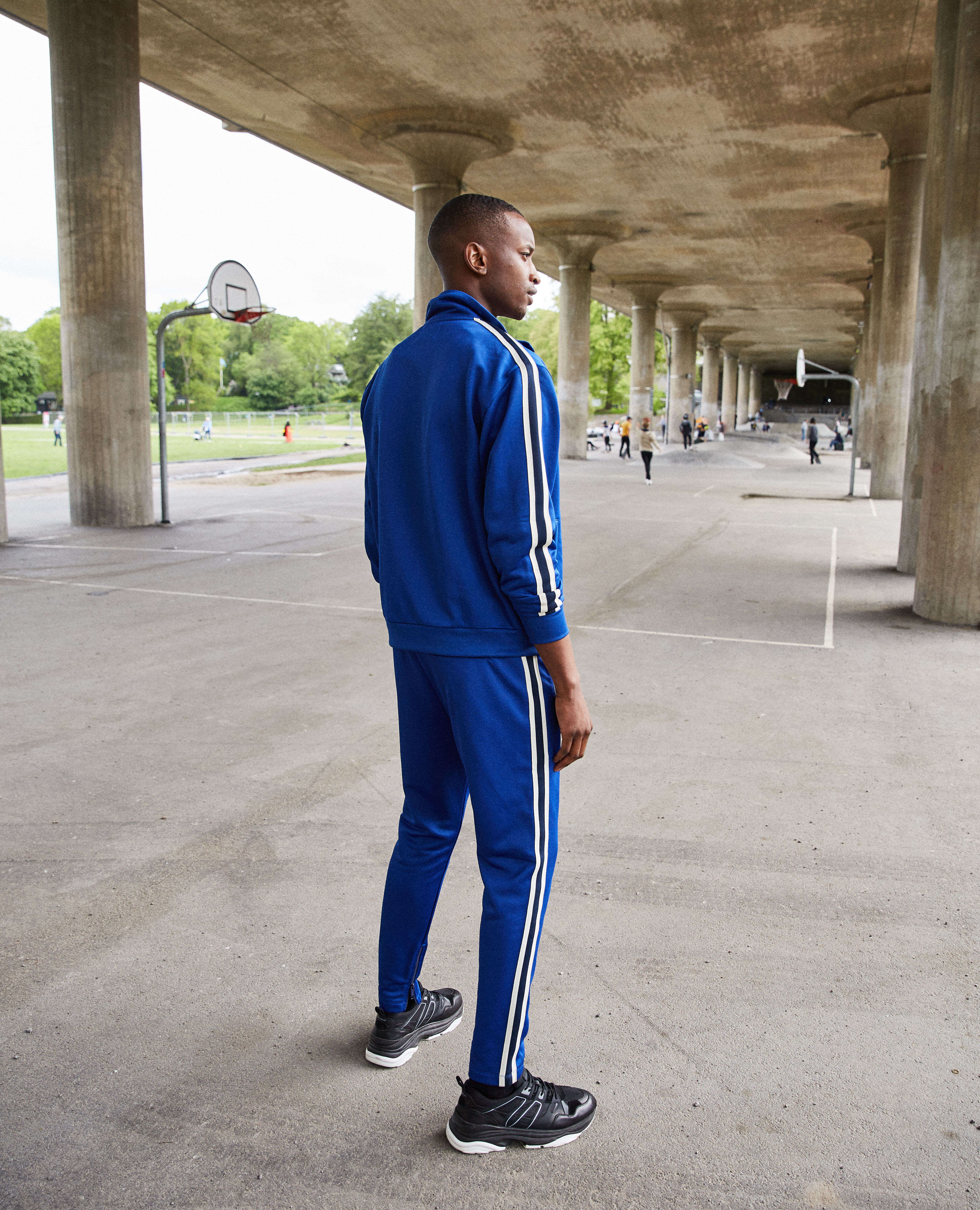 Blue sportswear jacket two tone bands