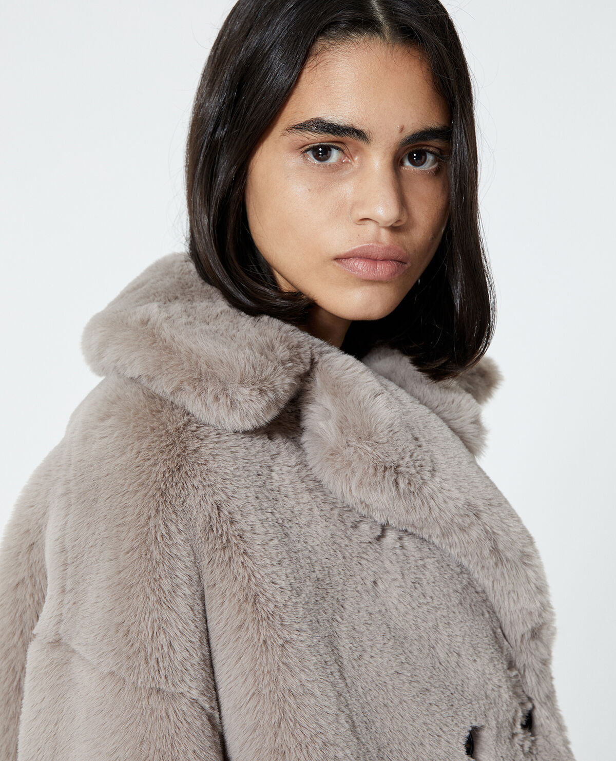 Manteau fausse fourrure gris court The Kooples