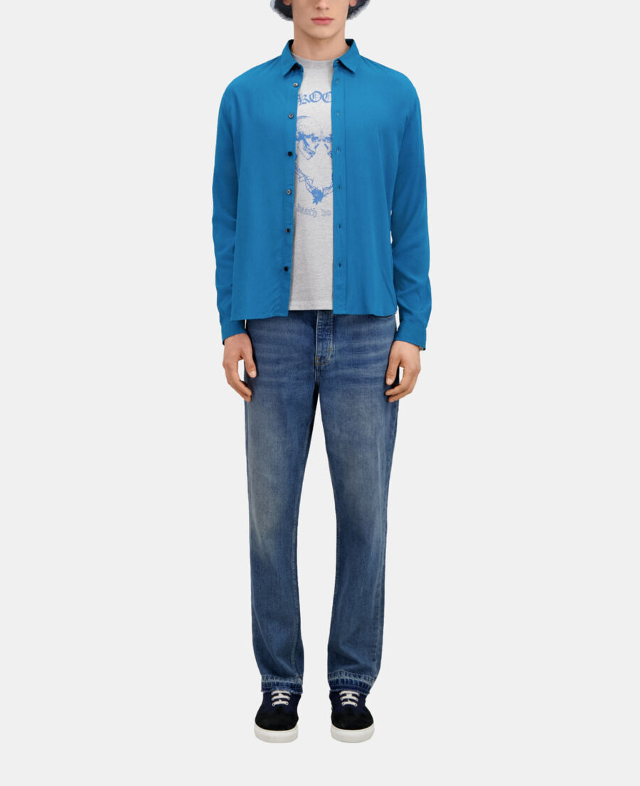 blue shirt