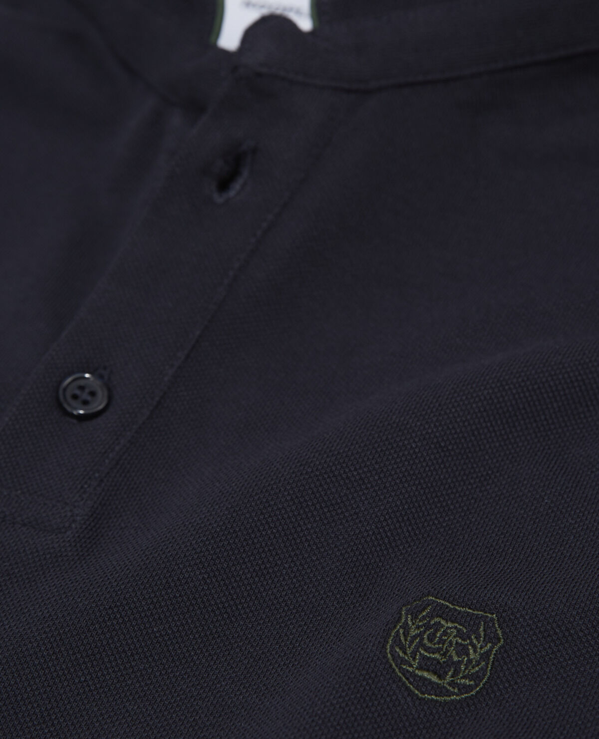Lacoste marine sombre sale