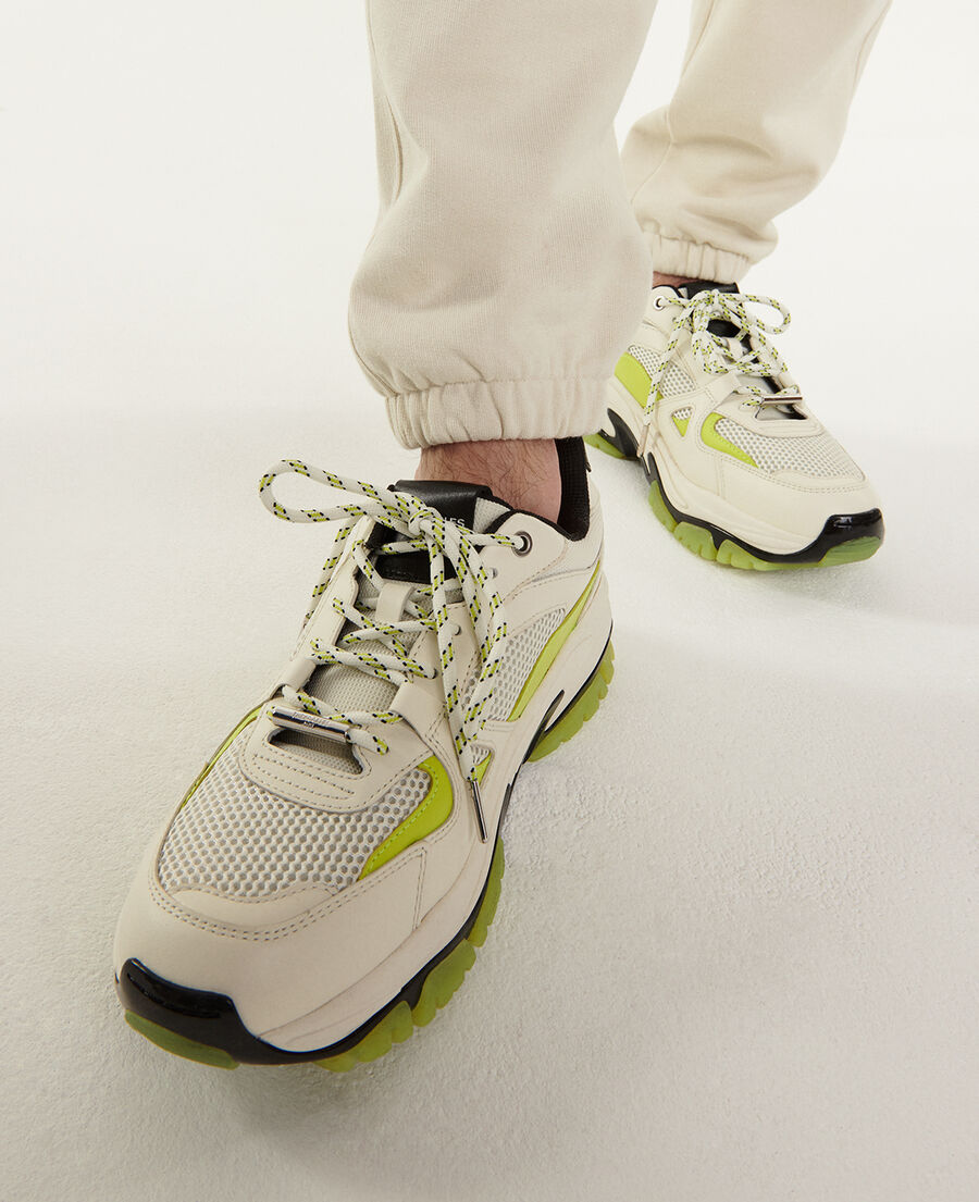 white jogging