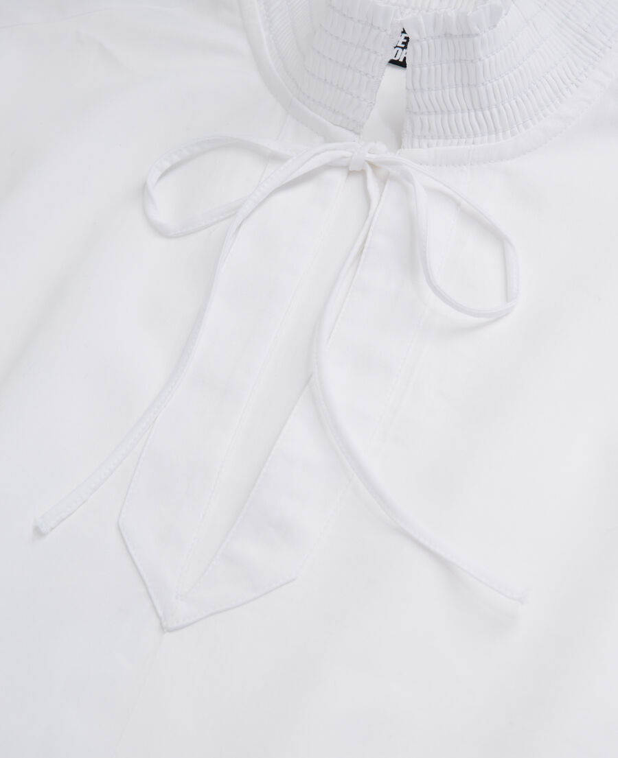 blouse blanche avec broderie anglaise