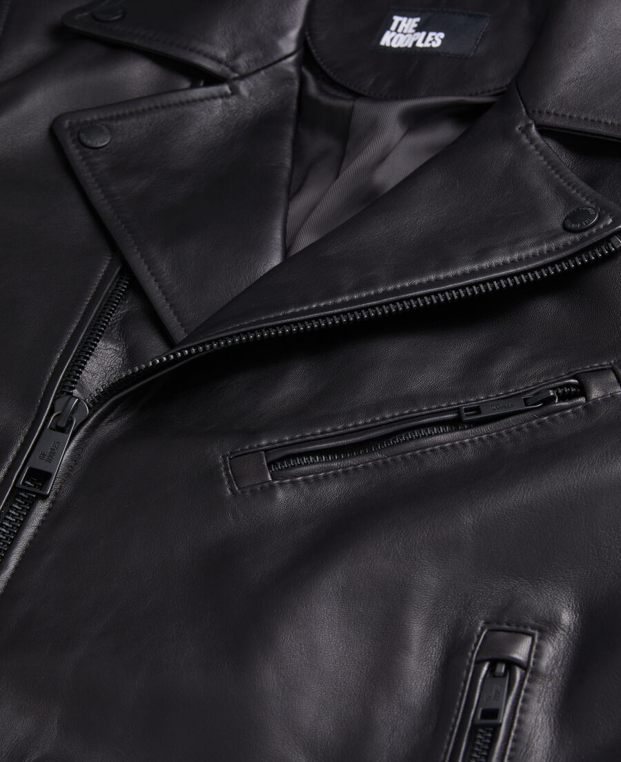 schwarze biker-jacke aus leder