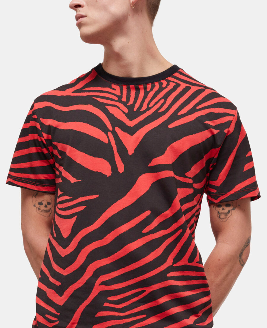 men's red printed t-shirt