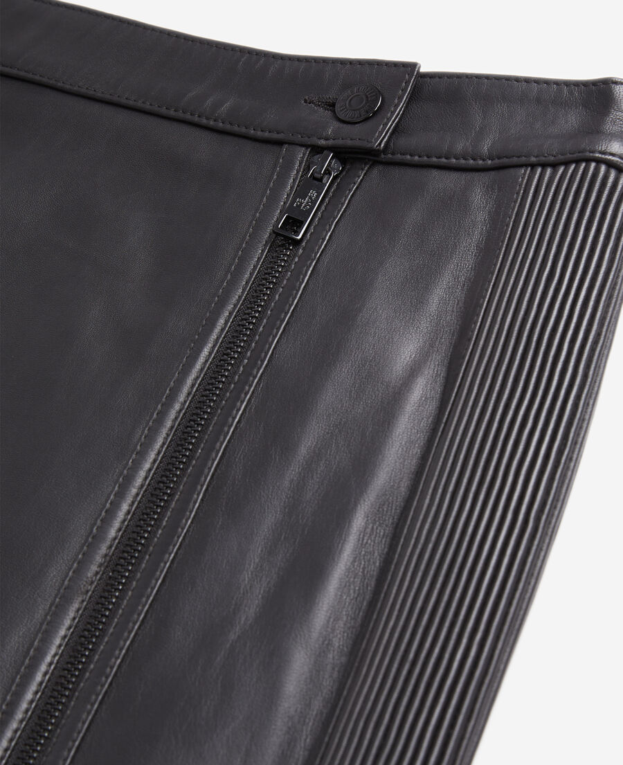 kurzer schwarzer rock aus leder