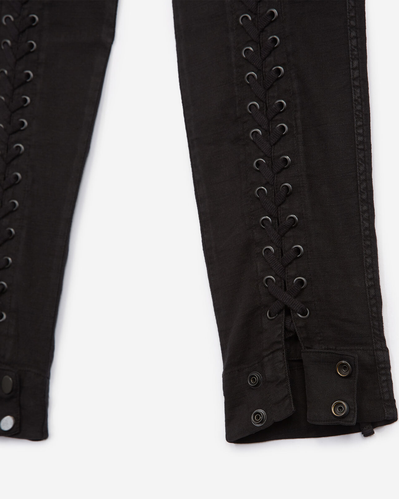 The Kooples DAMEN BLACK jeans im military-look mit taschen und schwarzer schnürung