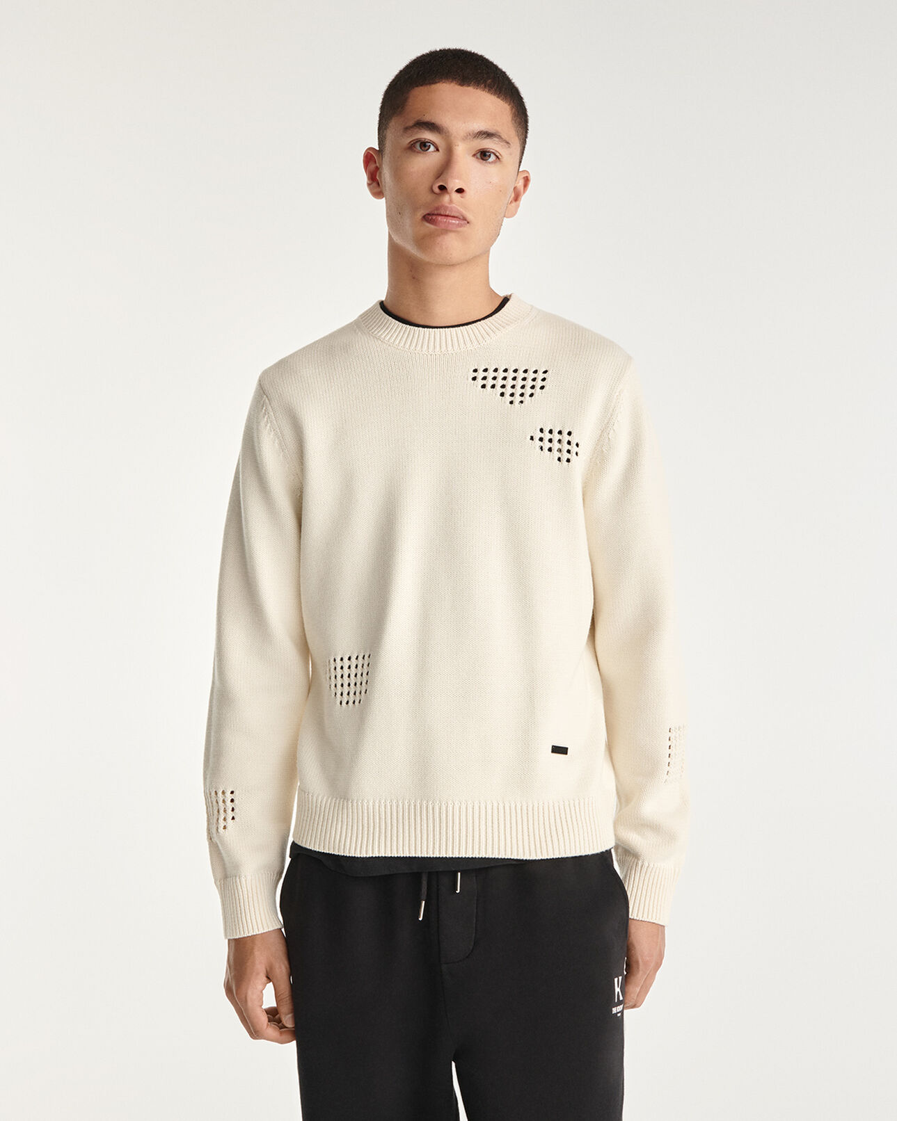 The Kooples HOMME BEIGE pull en laine et coton écru à détails