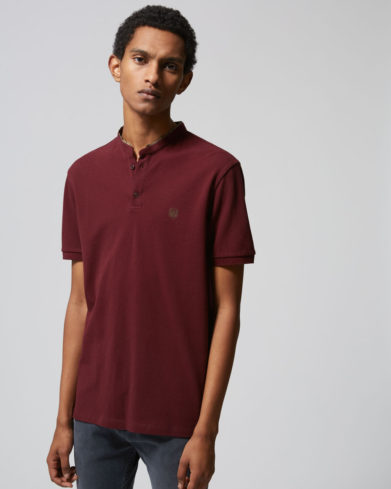 The Kooples HOMBRE BURGUNDY / KAKI camisa polo algodón burdeos con cuello mao