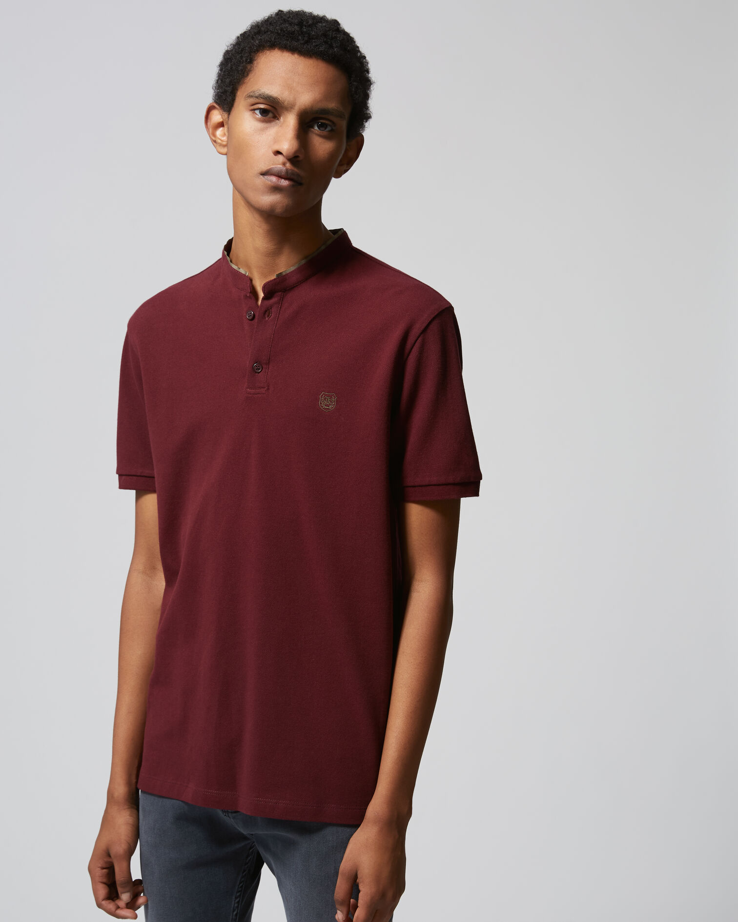 Camisa polo algodón burdeos con cuello Mao, BURGUNDY / KAKI, hi-res image number null