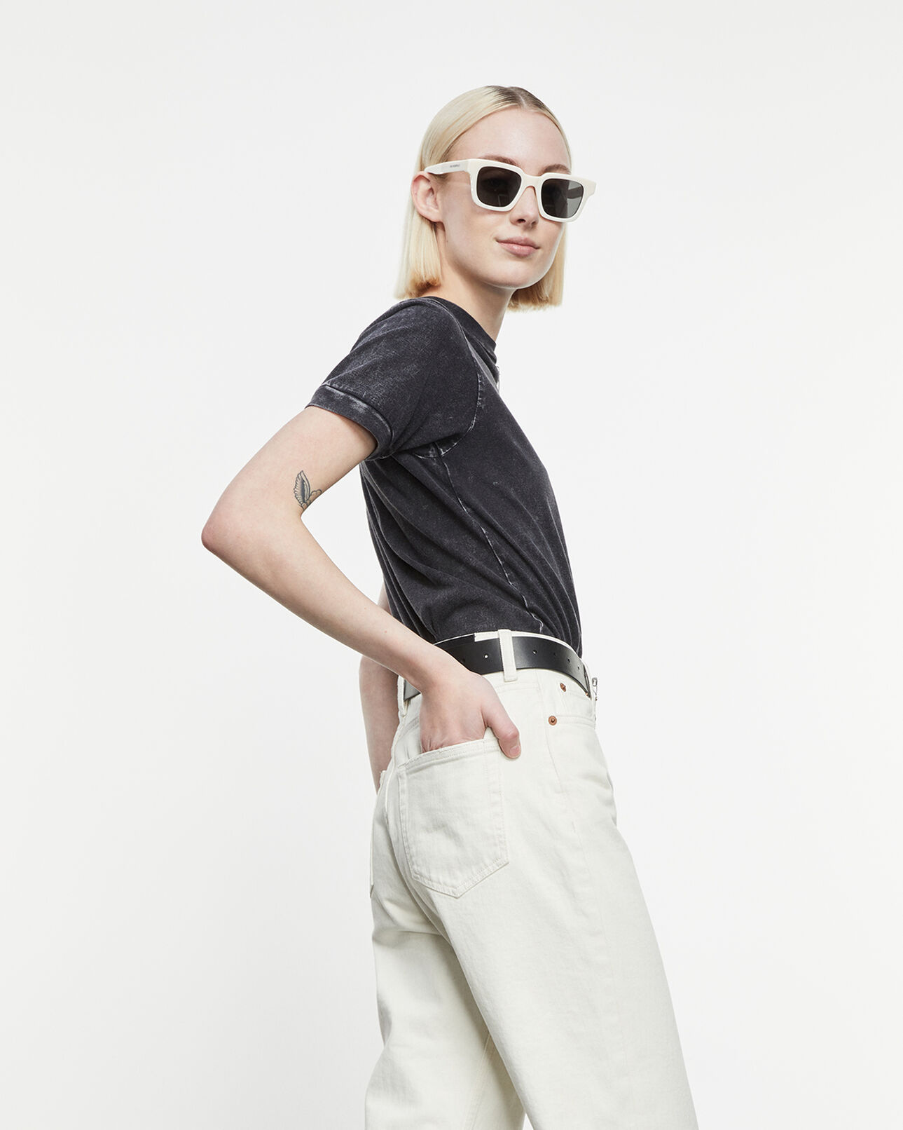 The Kooples FEMME BLACK WASHED t-shirt noir délavé coton détail épingle