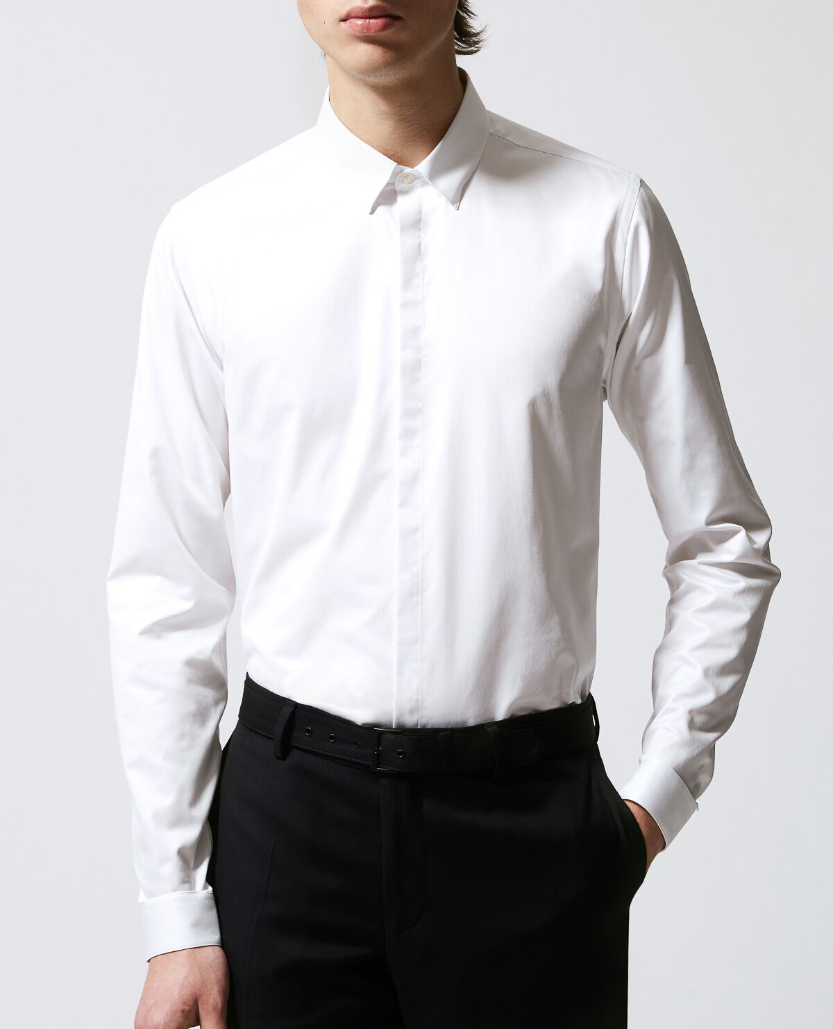 Fitted sales white tee