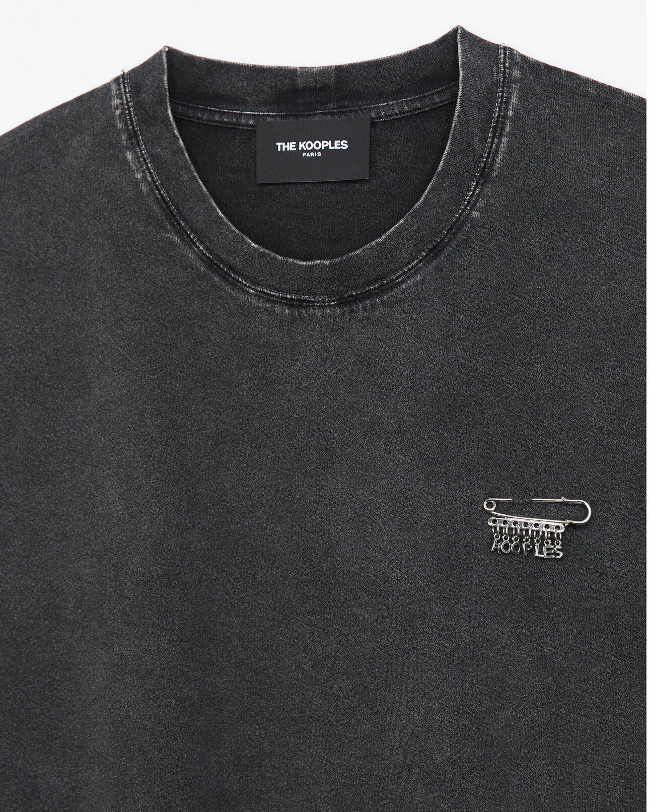The Kooples FEMME BLACK WASHED t-shirt coton noir détail épingle
