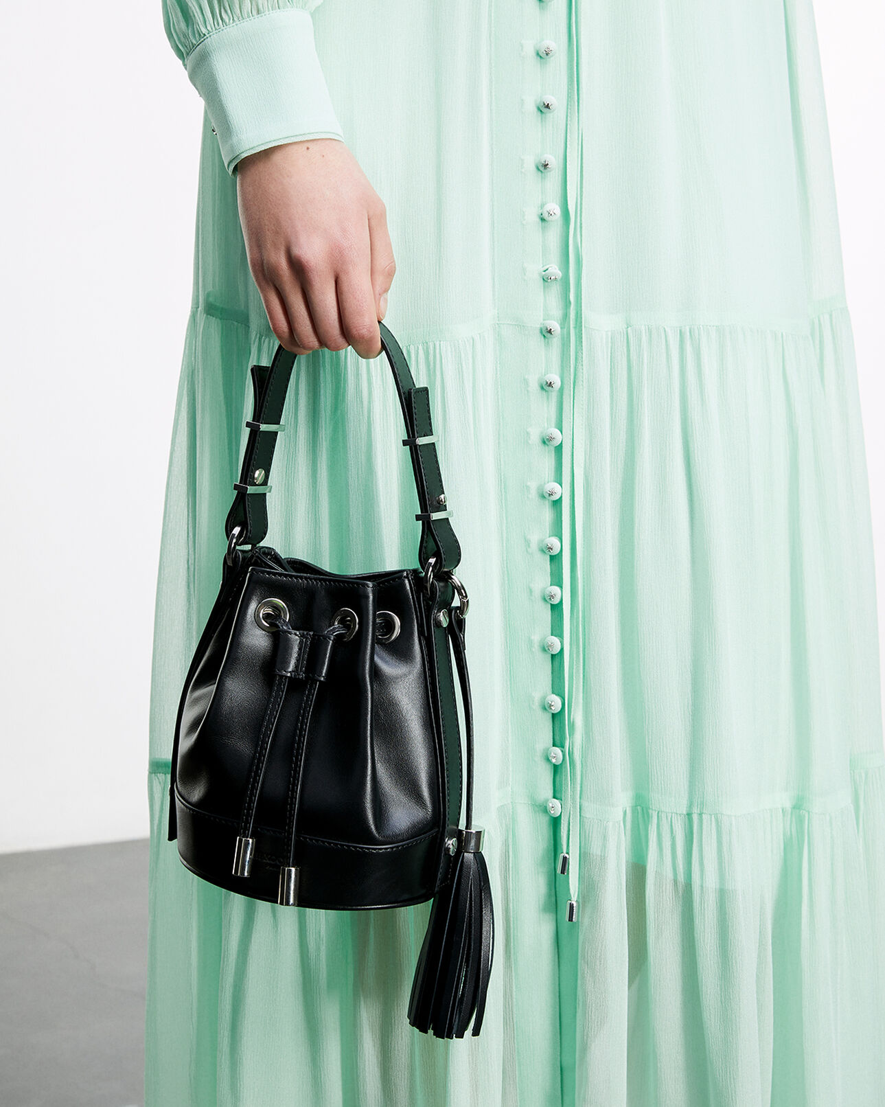 The Kooples FEMME BLACK pompon en cuir lisse noir
