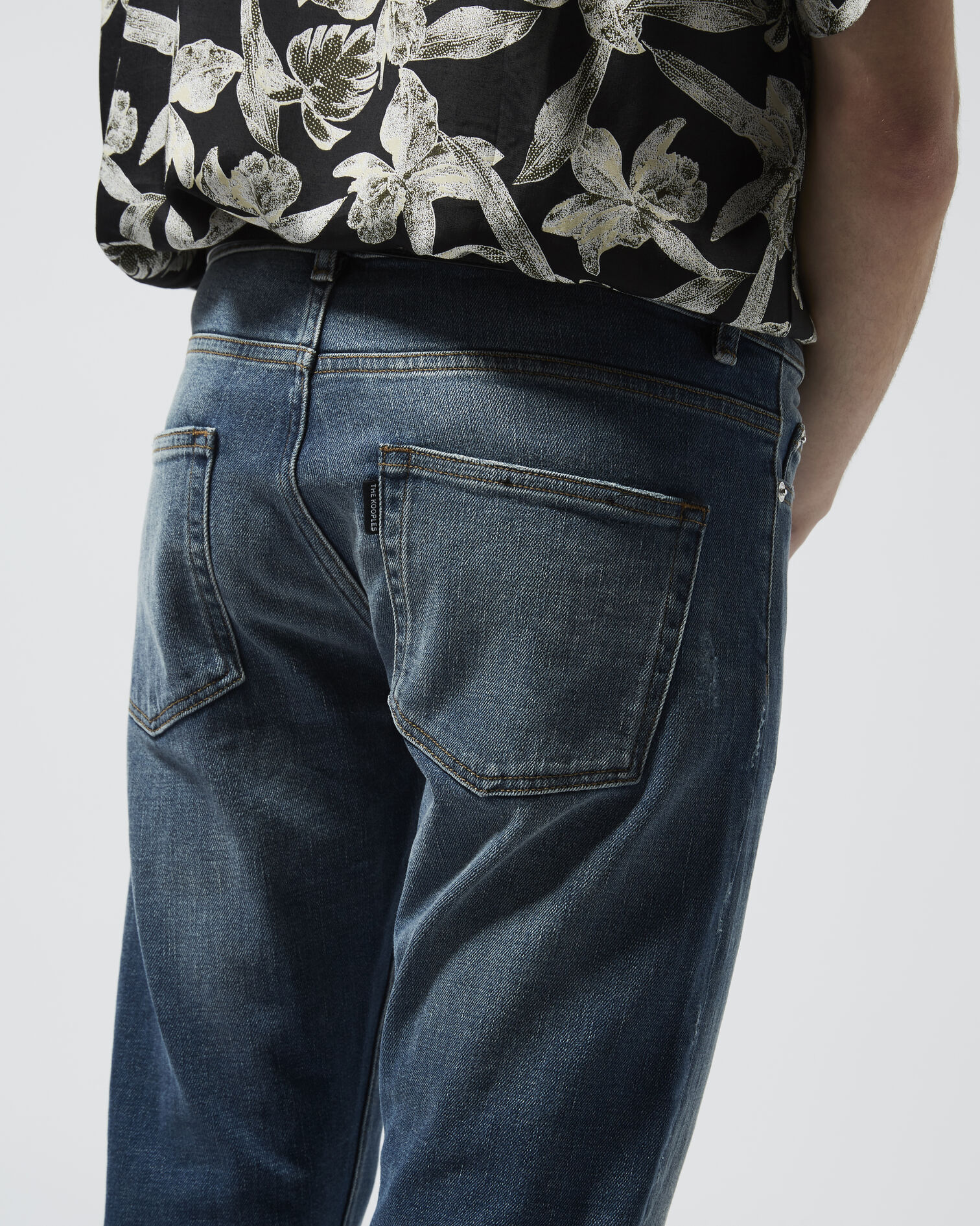 Faded ripped blue jeans with leather tag, BLUE DENIM, hi-res image number null