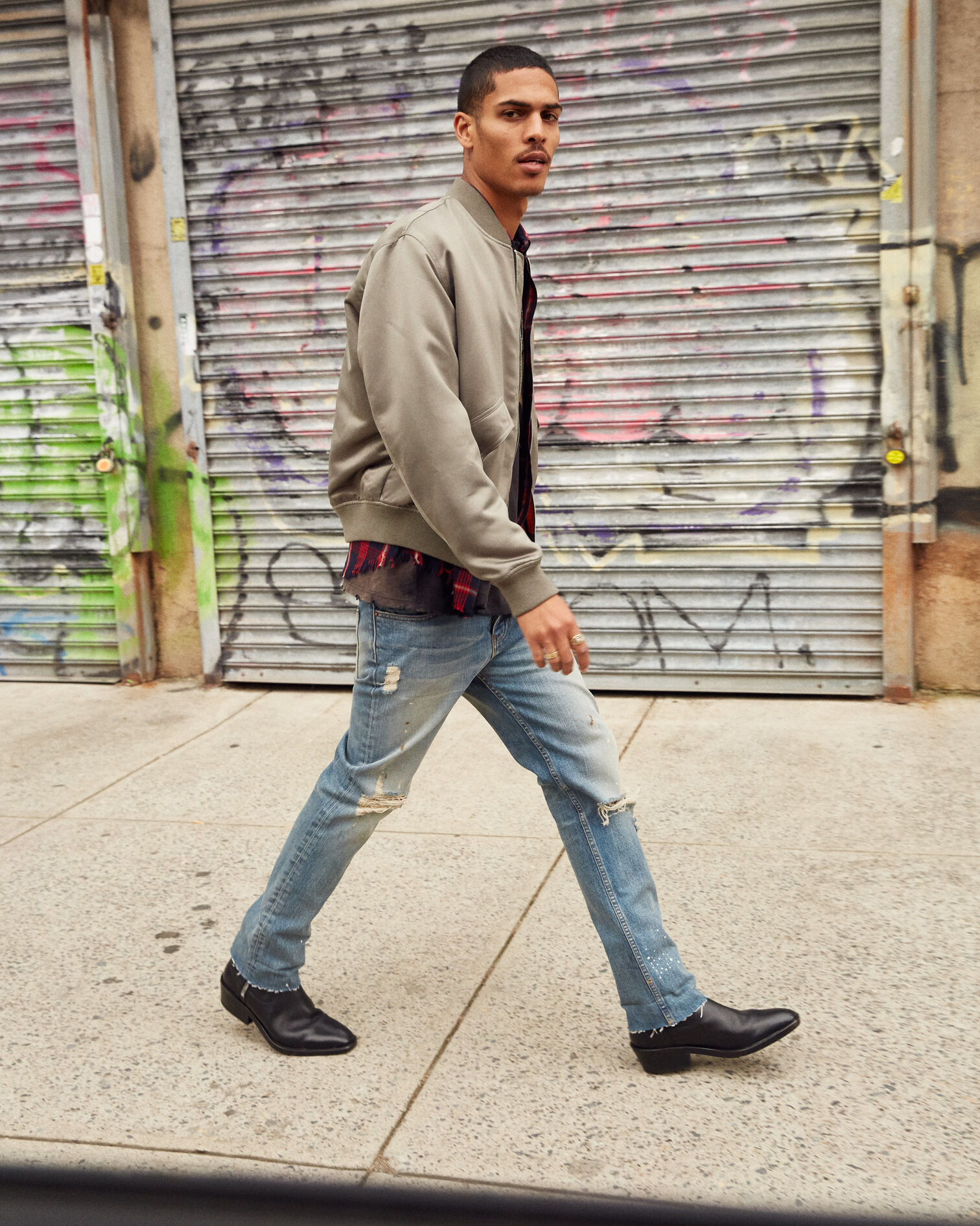 Hellblaue Jeans mit Waschungen und Destroyed-Details, LIGHT BLUE, hi-res image number null