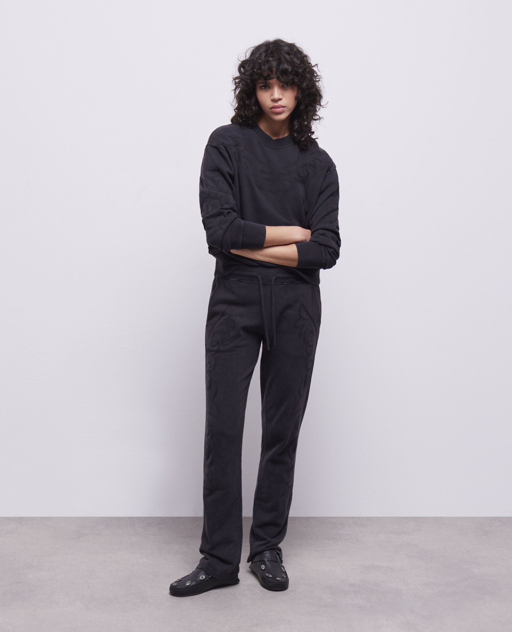 Black sweatshirt and pants cheap