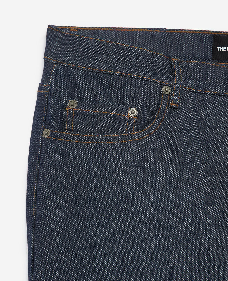 dunkelblaue jeans mit slim-fit-passform