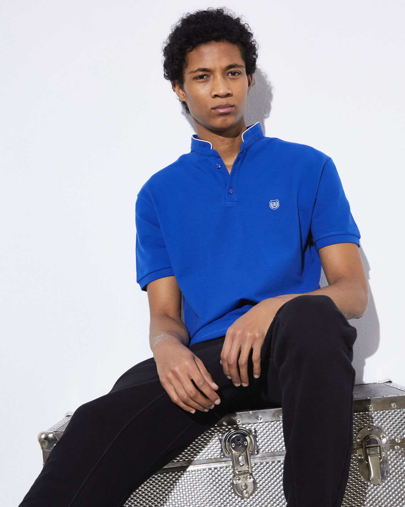 The Kooples MEN LT MID BLUE / LT BEIGE collarless blue polo shirt with beige piping