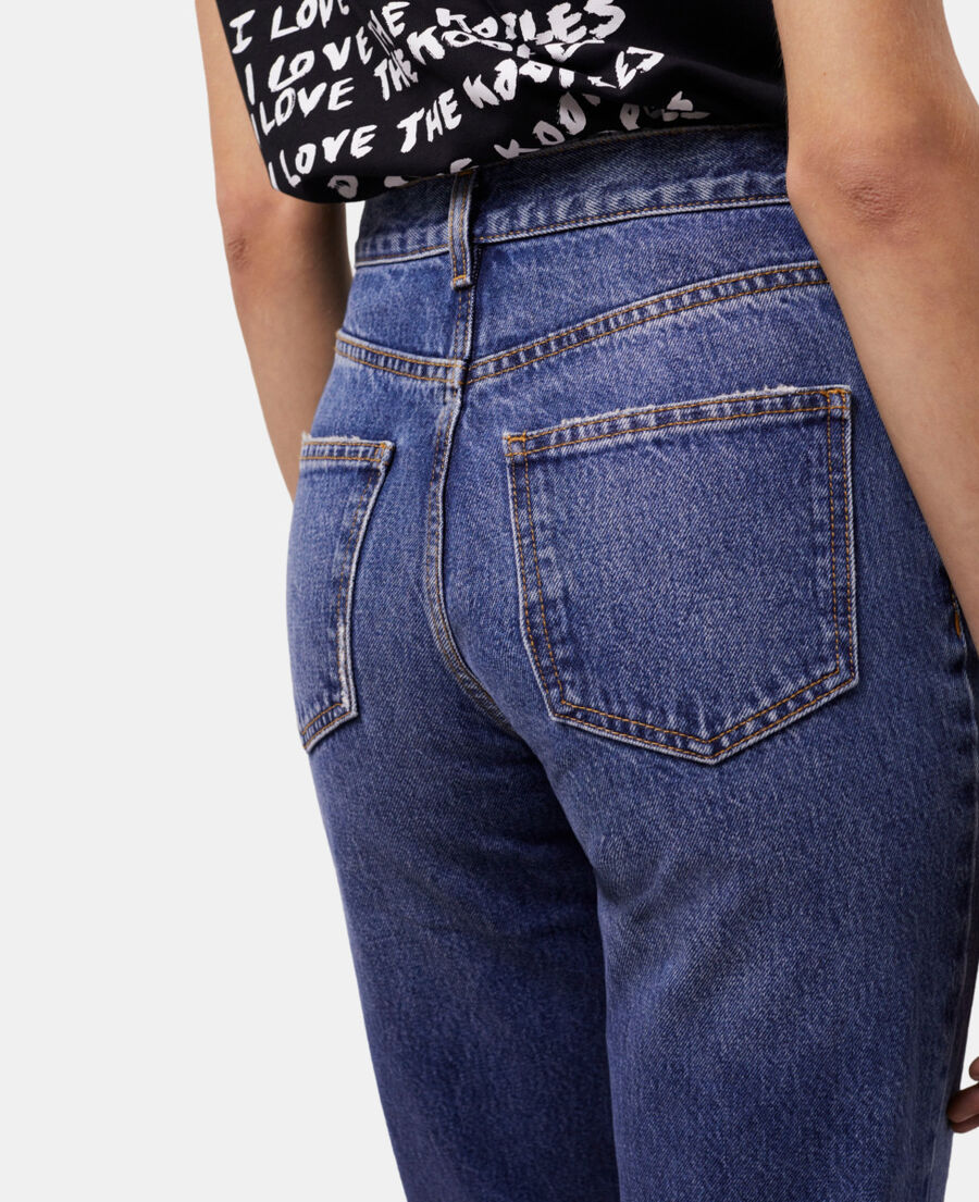blaue jeans mit geradem bein