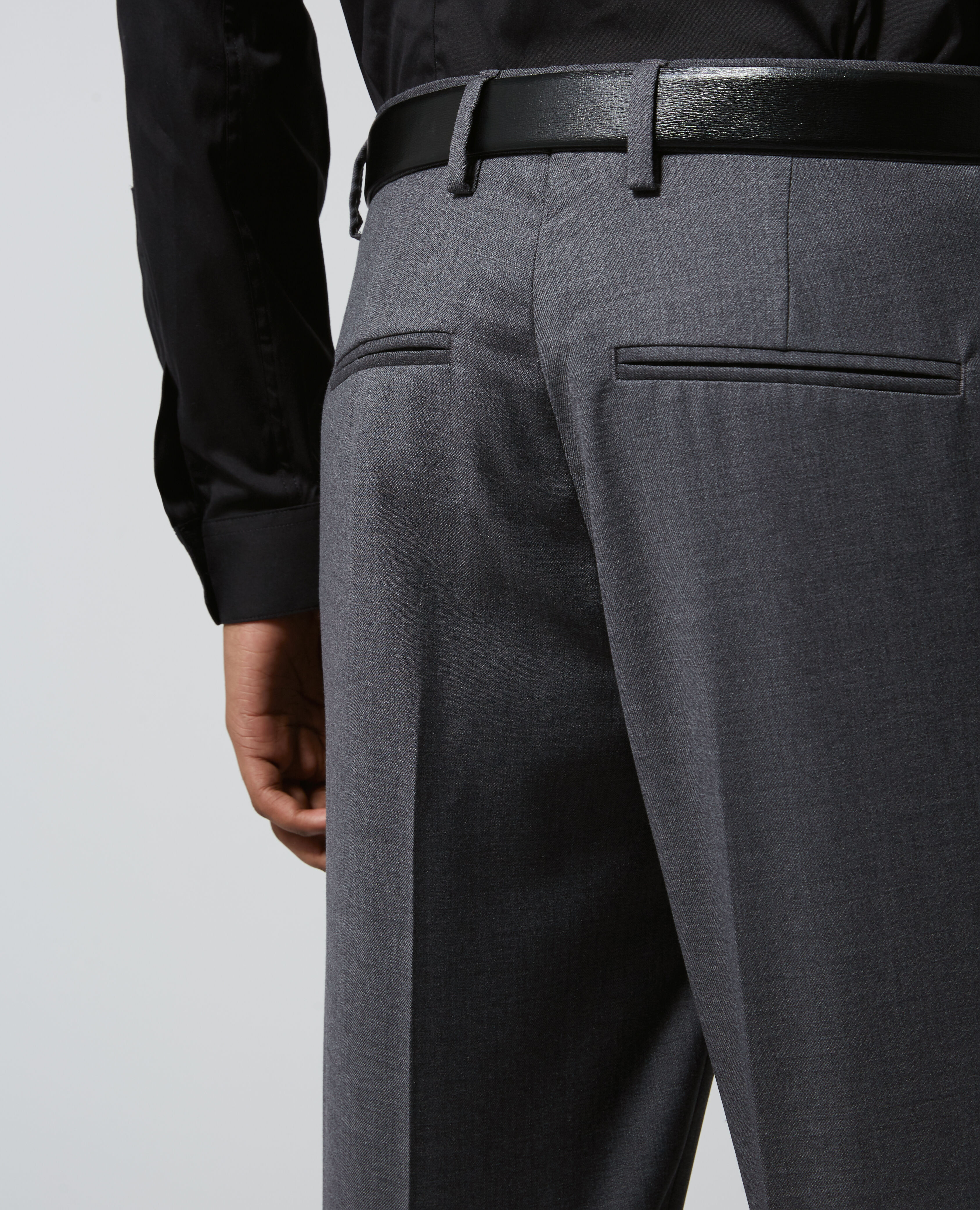 Back pockets on suit trousers store