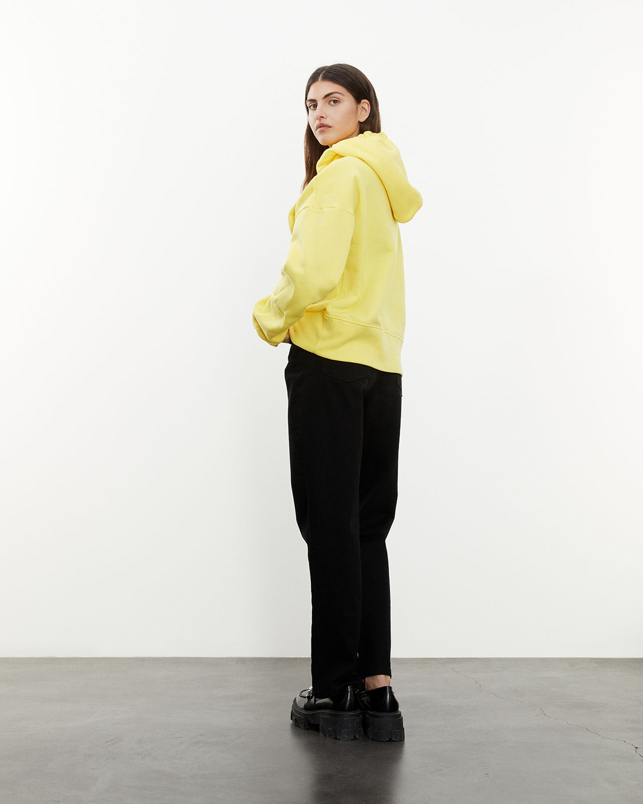 The Kooples FEMME YELLOW sweat jaune à capuche et logo imprimé