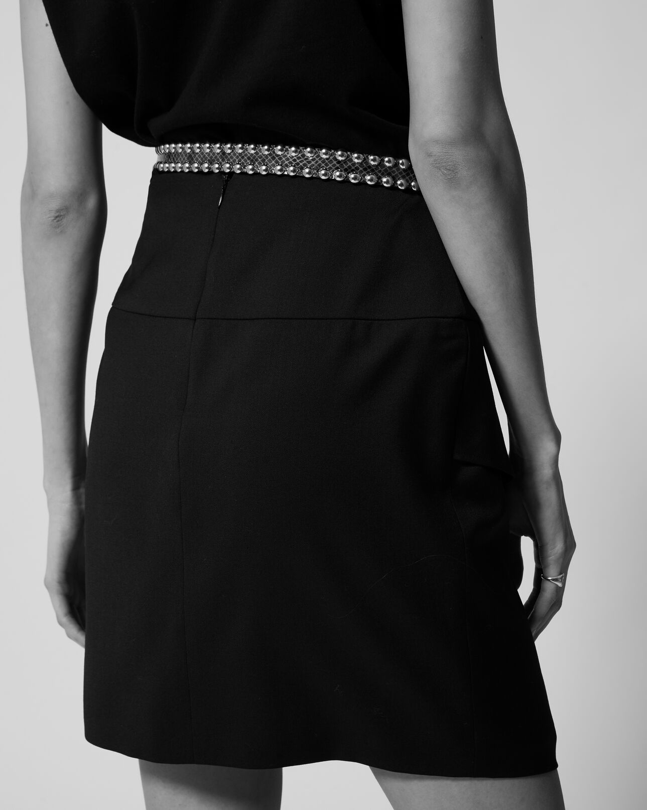 The Kooples FEMME BLACK jupe courte à volant laine stretch noire