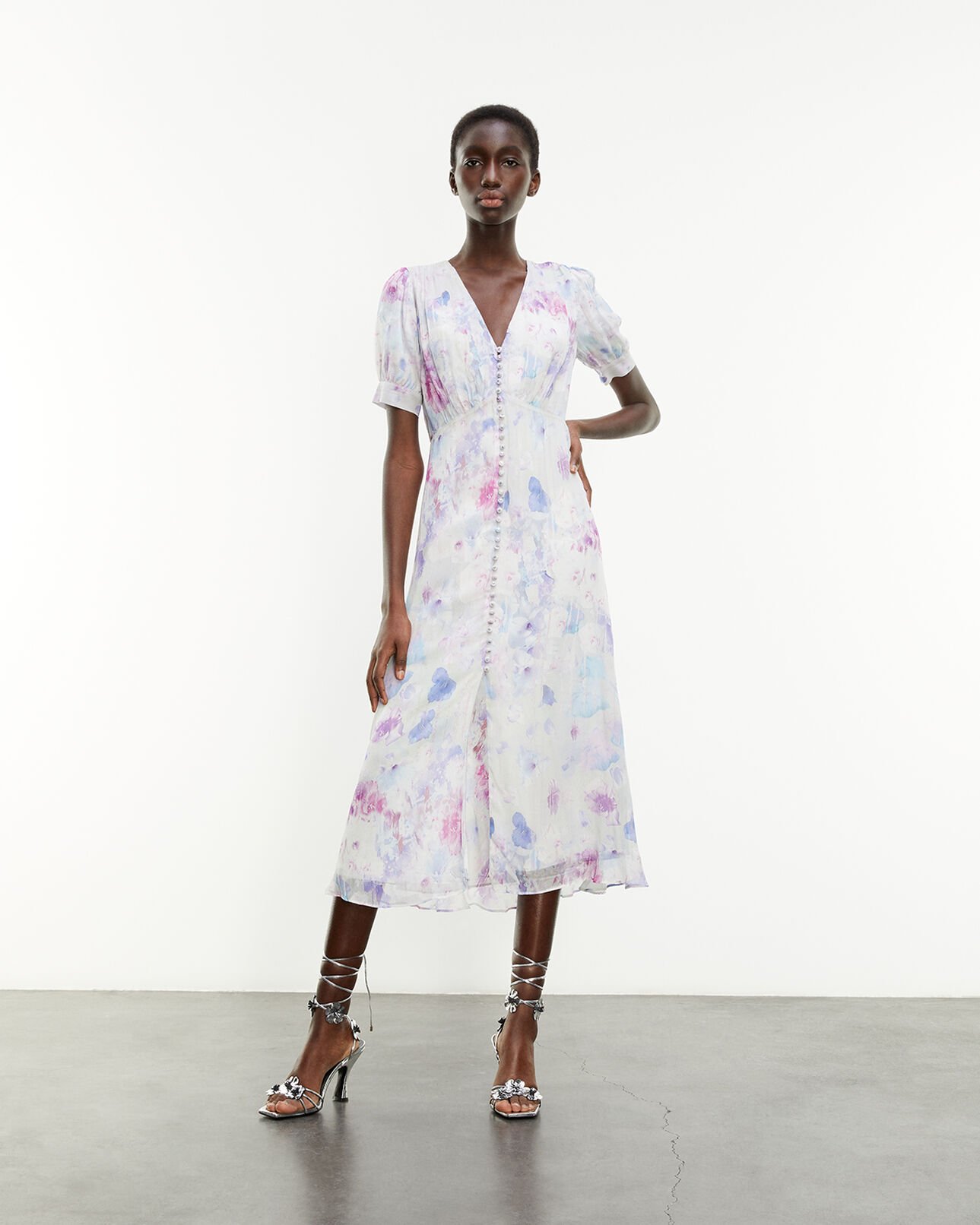 The Kooples FEMME WHITE / LAVENDER robe longue à imprimé