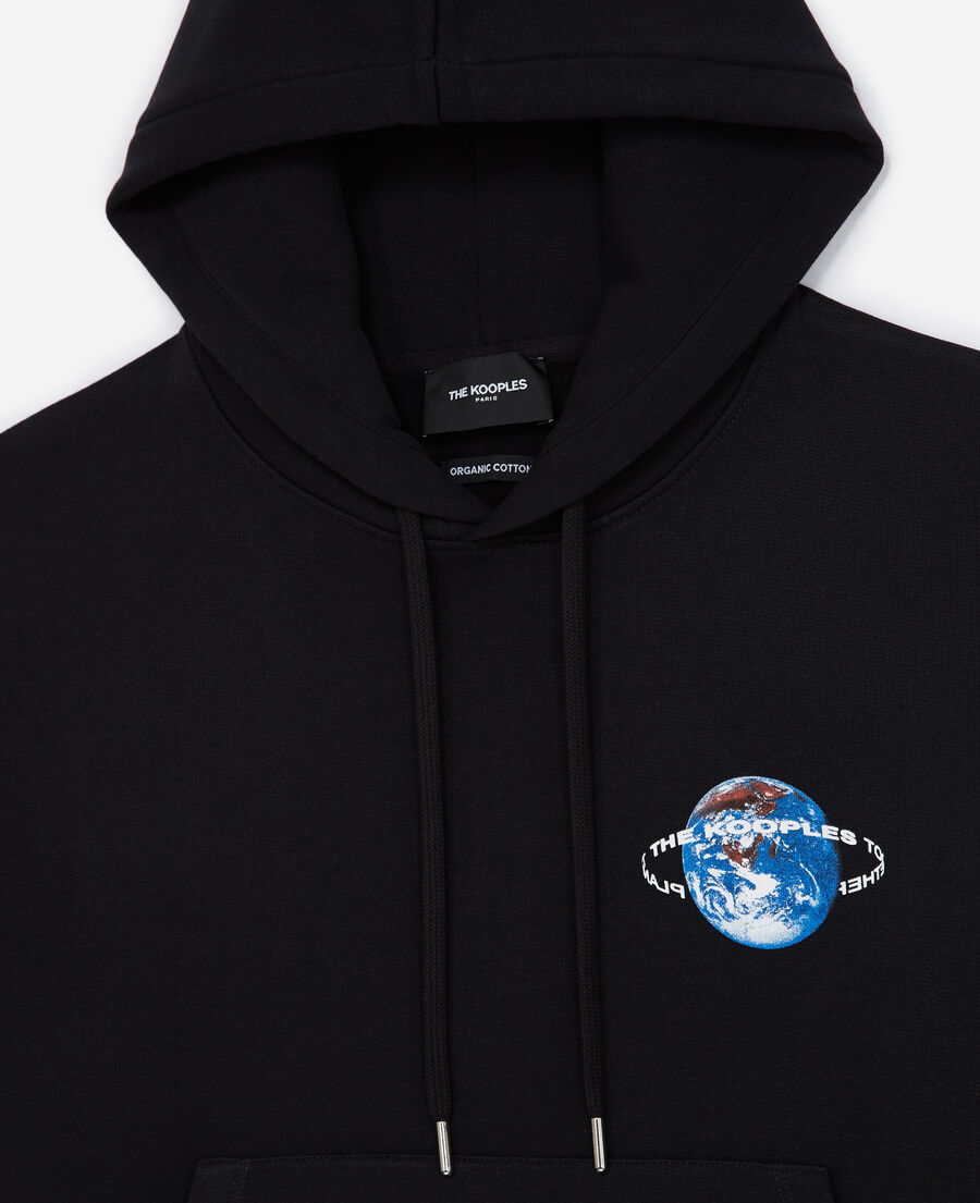 sudadera negra capucha logotipo planeta