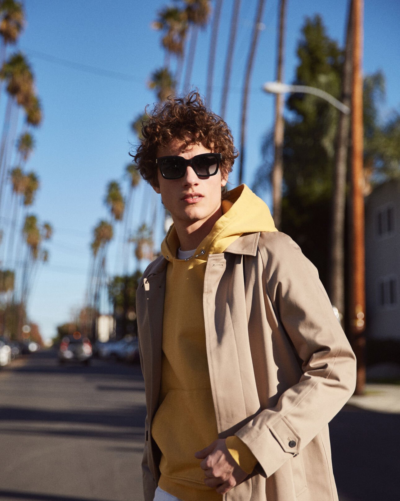 The Kooples HERREN BEIGE beiger trenchcoat mit raglanärmeln und tartan-innenfutter
