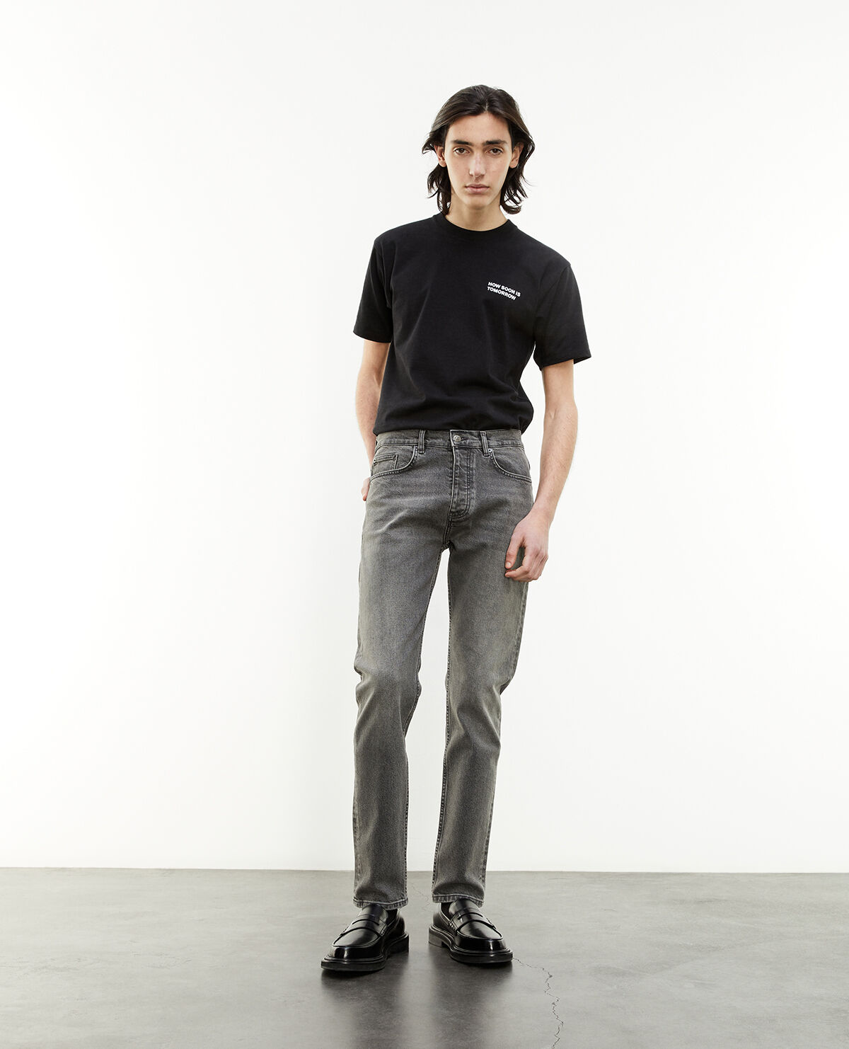 Graue verwaschene Jeans in Slim Fit Passform The Kooples