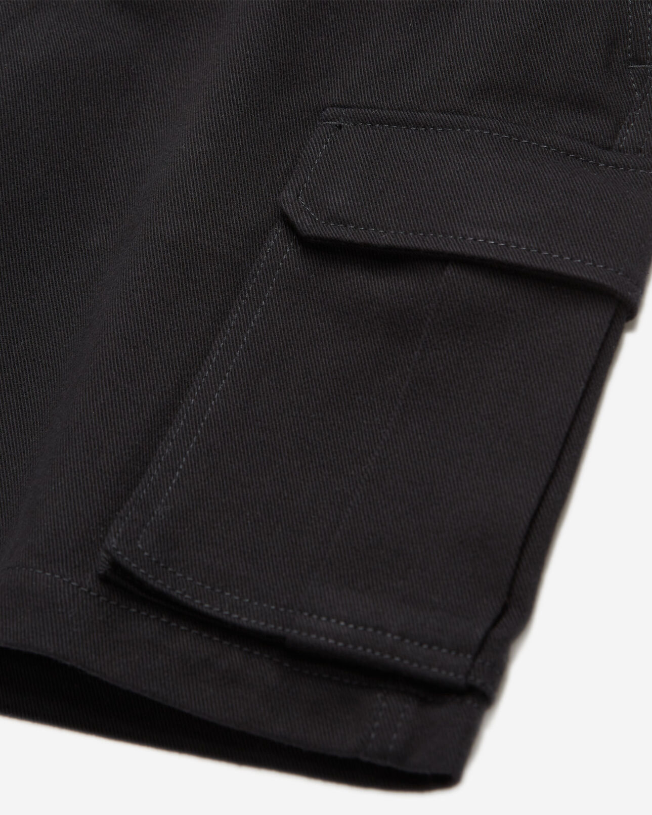 The Kooples HOMME BLACK short noir coton biologique à poches cargo