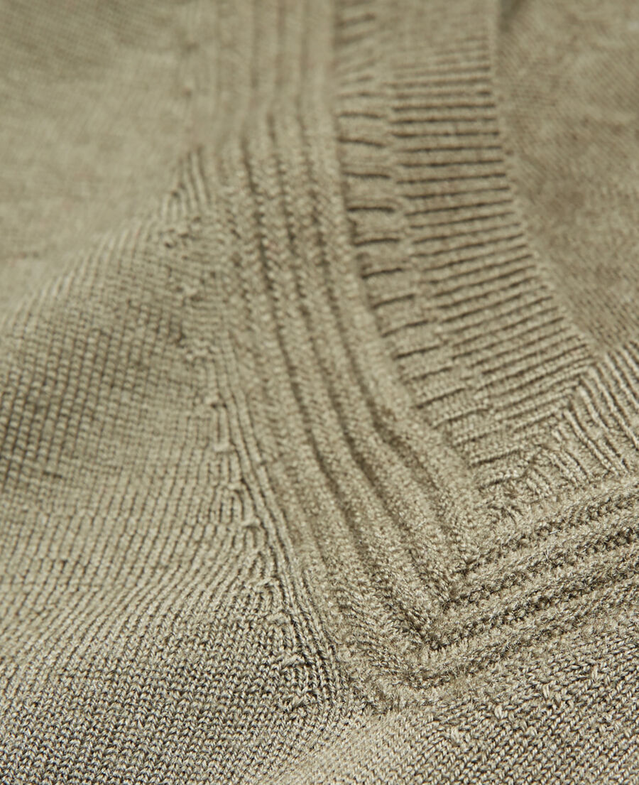 khakifarbener wollpullover