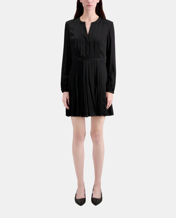 robe courte noire avec plissage