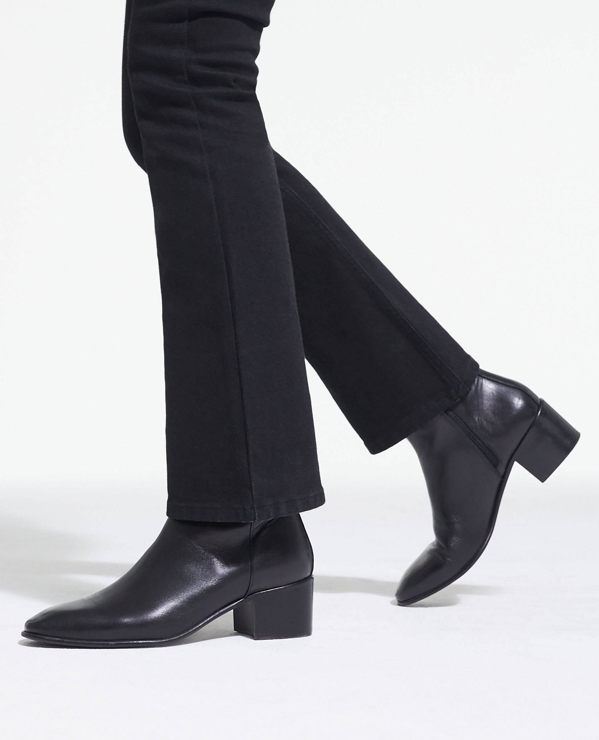 Schwarze Stiefel aus Lackleder, BLACK, hi-res image number null