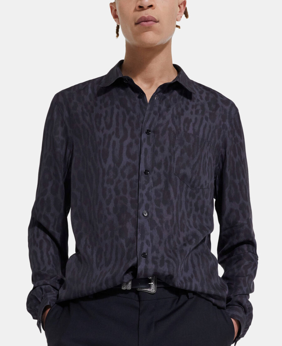 camisa leopardo gris con cuello clásico