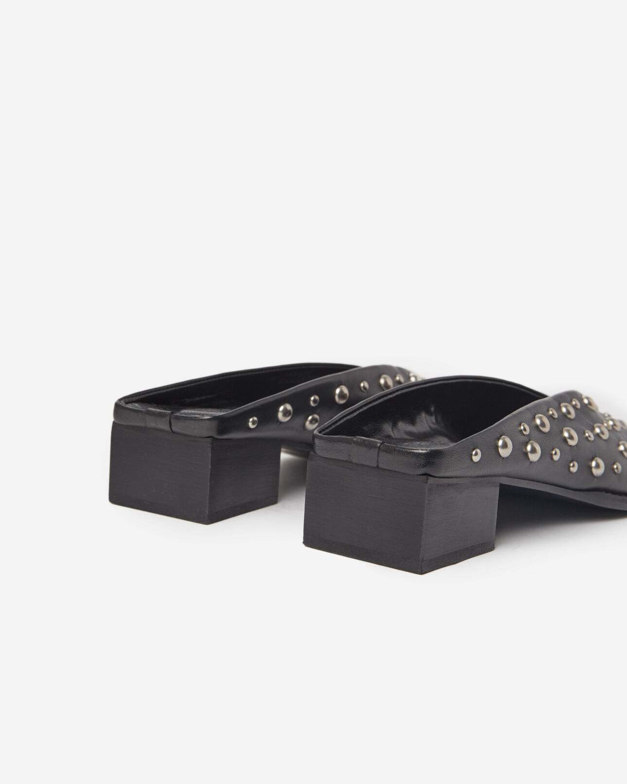 The Kooples FEMME BLACK mules cuir noires plates détails cloutés