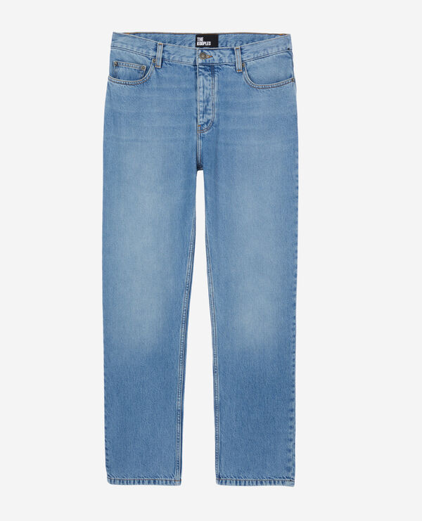 blaue jeans mit geradem bein